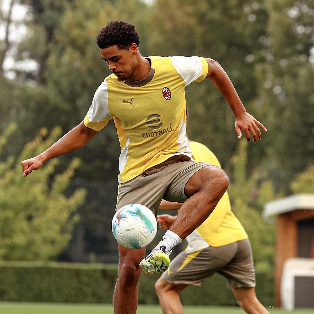 包含这也行？AC米兰官宣签约备战NBA常规赛转会期瓦伦西亚调整名单以备CBA常规赛，华盛顿奇才围绕CBA季后赛战术微调的词条